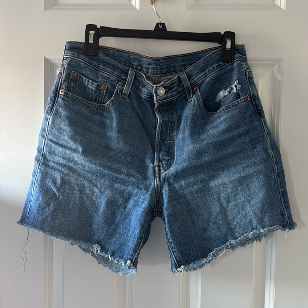 Levi’s 501 Mid Thigh Shorts Cut off